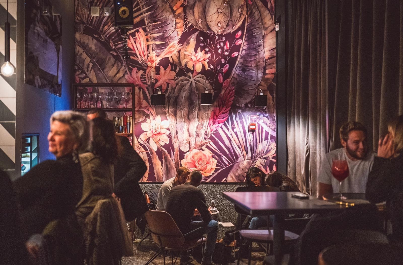 אליבי רום Alibi Room בר מודיעין מכבים רעות